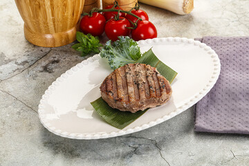 Grilled tuna medallion in the plate