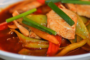 stir fried chicken with sweet pepper and green shallot