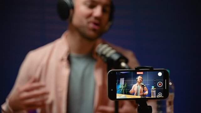 Blogger Streaming Live Podcast Session