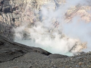 Fototapeta premium mount aso crater 