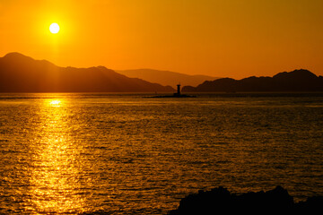 Naklejka premium 夕日と海