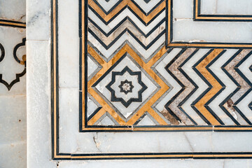 Detailaufnahmen der Verzierungen und Dekorationen in den Wänden des Taj Mahal in Indien, Asien