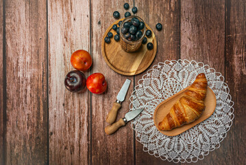 Croissant-style puff pastry with some pieces of fresh fruit