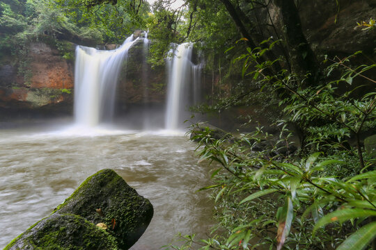 Haew Suwat Waterfall is a single-tiered waterfall, not very large, about 25 meters high, with a lot of water during the rainy season. It is located in Khao Yai National Park, Korat.