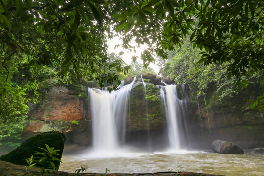 Haew Suwat Waterfall is a single-tiered waterfall, not very large, about 25 meters high, with a lot of water during the rainy season. It is located in Khao Yai National Park, Korat.