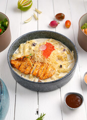 Fettuccine Alfredo with chicken sliced ​​steak. creamy sauce and pasta And grated cheese and Mushrooms create an appealing presentation for restaurant .