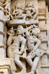 Obraz premium India. Rajasthan state. Ranakpur. Chaumukha Temple, also called the Ranakpur Temple dedicated to Lord Adinatha. Sculpture en bas-relief at Surya Narayan temple