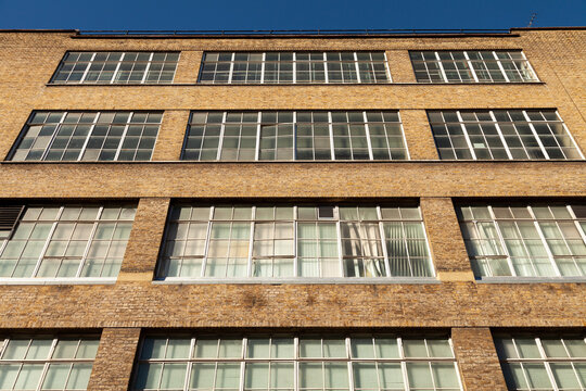 Un viejo edificio industrial que ya no existe, en in Mossop st, "the royal borough of kensington and chelsea", London