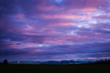 Abendhimmel über den Alpen