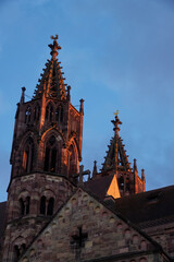 Obraz premium Freiburg's Majestic Spires Under the Evening Sky