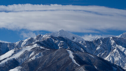 Naklejka premium 長野県白馬村 スキー場 遠景 北アルプス