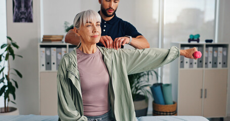 Obraz premium Physiotherapy, shoulder or senior woman with dumbbells for rehabilitation, muscle exercise or body health. Mobility help, client or stretching with weights for fitness, physical recovery or balance
