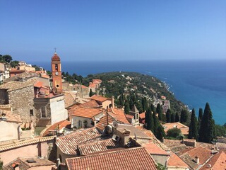 Obraz premium south of france city old town with ocean view