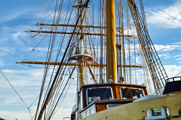 Fototapeta premium Ropes stretched across the masts of an old ship