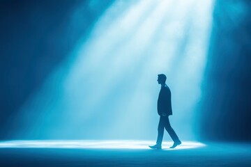 Obraz premium Businessman walking on stage under a spotlight with copy space