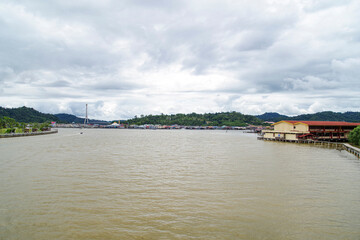 ブルネイの世界最大規模の水上家屋