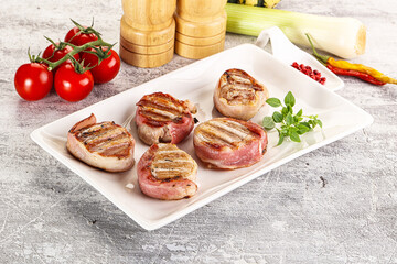 Grilled pork tenderloin with bacon