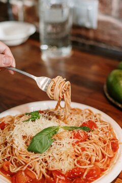 spaghetti with tomato sauce