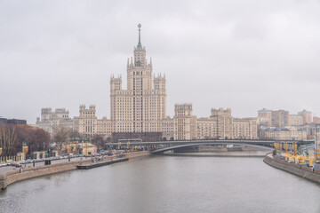 Fototapeta premium View of Moscow with the Moskva River and one of the Stalinist Seven Sisters skyscrapers on a cloudy day