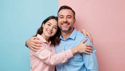Obraz premium Happy couple embracing and smiling on colorful background