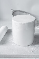 Covering a cake with fondant, paneling a Styrofoam cake dummy with fondant icing