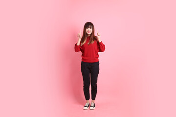 20s woman in red t-shirt