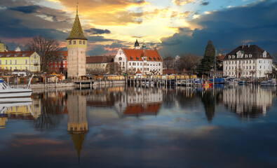 Obraz premium Lindau am Bodensee, Hafen mit Mangturm