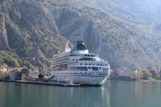 le bateau de croisi&egrave;re a Amera au port
