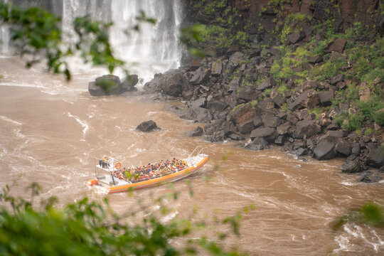 Excursi&oacute;n en bote por las cataratas del Iguaz&uacute;
