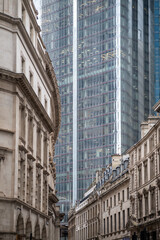 London unique spots that shows the daylife and the londoner mood with skyscrappers