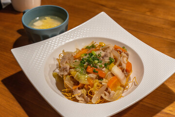 野菜たっぷりあんかけかた焼きそば