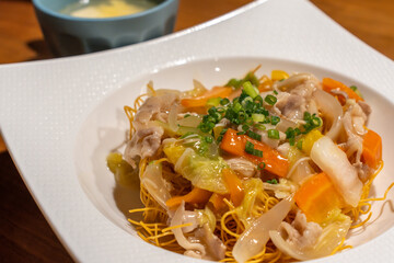 野菜たっぷりあんかけかた焼きそば