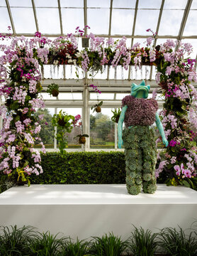 Floral mannequin in floral fashion.