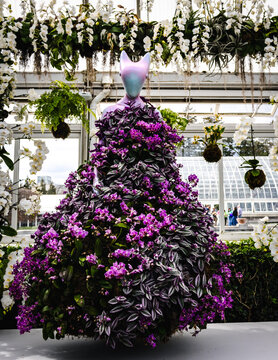 Floral mannequin in floral fashion.
