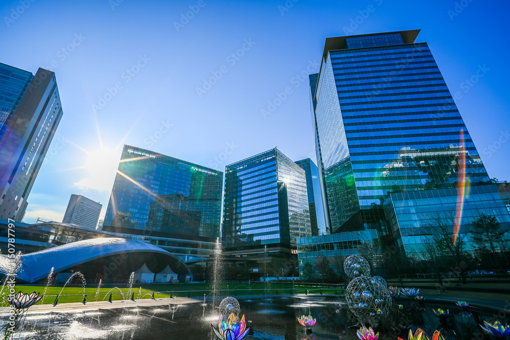 Wall mural 大阪駅うめきた公園の都市風景