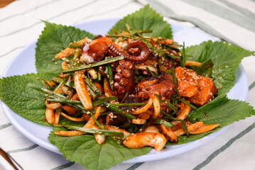 octopus vegetables seasoned with vinegar and red pepper paste