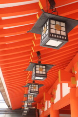 石上神宮・拝殿・吊り灯篭（奈良県・天理市）