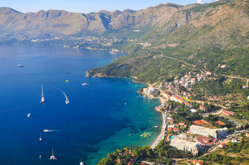 飛行機から眺めるクロアチアのドゥブロブニク周辺の美しい風景