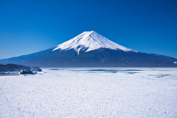オホーツク海の流氷と富士山合成