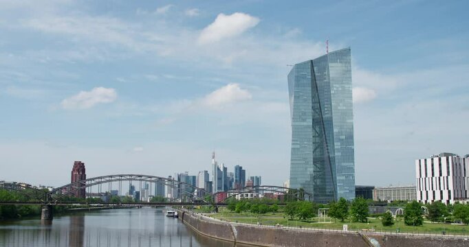 Frankfurt am Main Timelapse von der EZB und der Deutschen Bahn