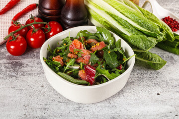 Salad with salmon and arugula