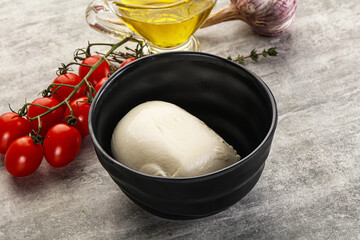 Round Mozzarella young cheese ball