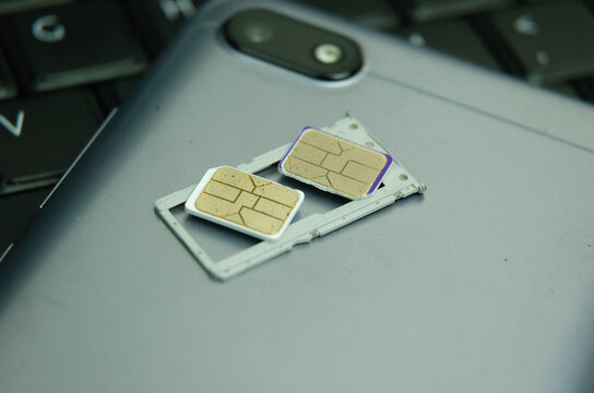 Dual nano SIM card usage technology on smartphones.