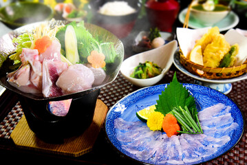 冬の味覚　トラフグのてっさ、てっちり鍋のお膳セット © skyhigh.ring