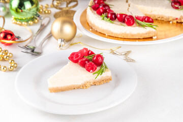 Christmas cheesecake with cranberries and rosemary