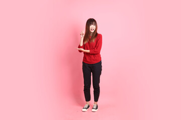 20s woman in red t-shirt