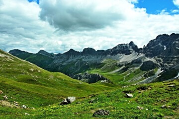 Fototapeta premium Austrian Alps - view from the footpath from Rüfikop to the Stuttgart Hut near Lech in the Lechtal Alps