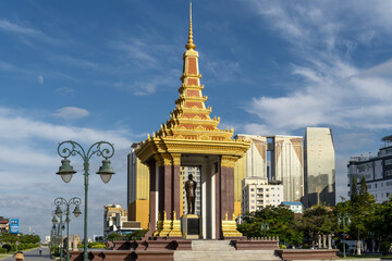 Naklejka premium Statue of King Father Norodom Sihanouk, a monument commemorating former King Norodom Sihanouk in Phnom Penh, Cambodia