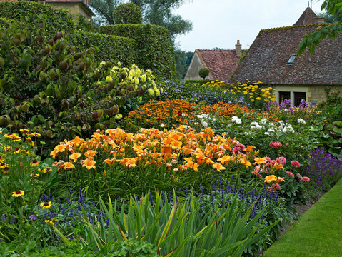 The colourful spring  border at Apremont