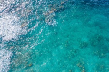 Obraz premium Aerial view of clear turquoise ocean water and coral.